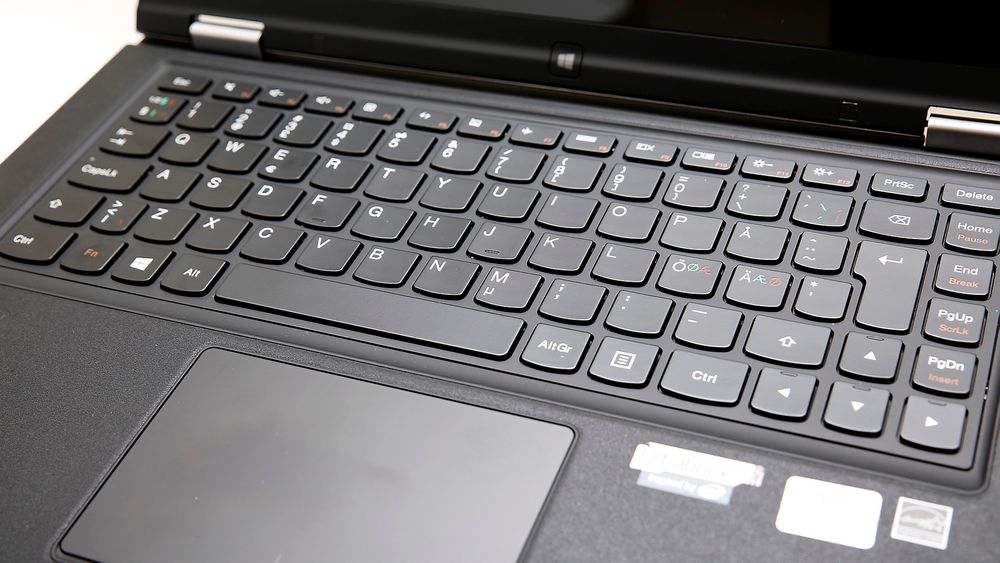 Tastaturet er godt, i kjent Lenovo-stil. Men siden dette er en Ideapad får du ingen Thinkpad-knott. 