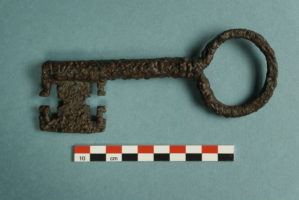 Gammel høyteknologi 2: Denne svært avanserte nøkkelen er trolig over tusen år gammel og ble funnet av grunneier Tore Grytting. Foto: Ingar M. Gundersen