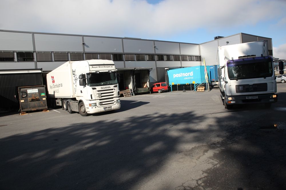 Hektisk: Rundt 17 trailere er innom komplett.nos hovedlager utenfor Sandefjord hver dag. I 2012 sendte alle 13 butikkene i Komplett Group ut totalt 1 505 507 ordre med 5 105 631 produkter. 