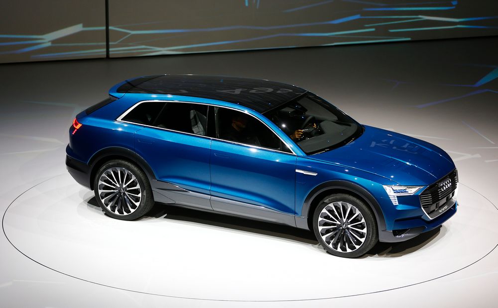 Audi ser for seg at hybridbiler bare er en mellomløsning frem til rene elbiler tar disse bilenes posisjon. .