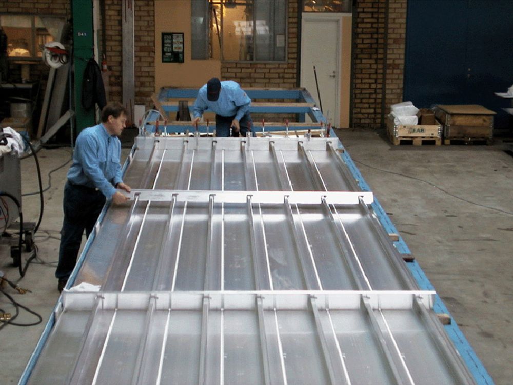 Aluminiumspaneler settes sammen til større enheter til mange forskjellige bruksområder.