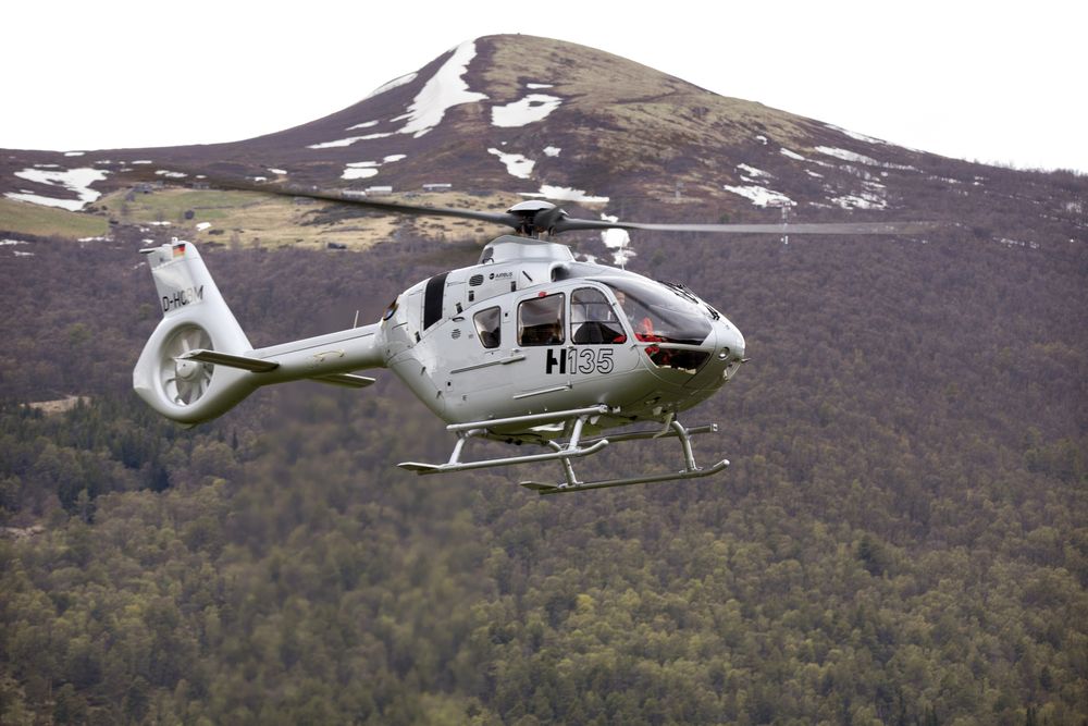 Her er H135 T3-testhelikopteret på testing i Jotunheimen i juni. 