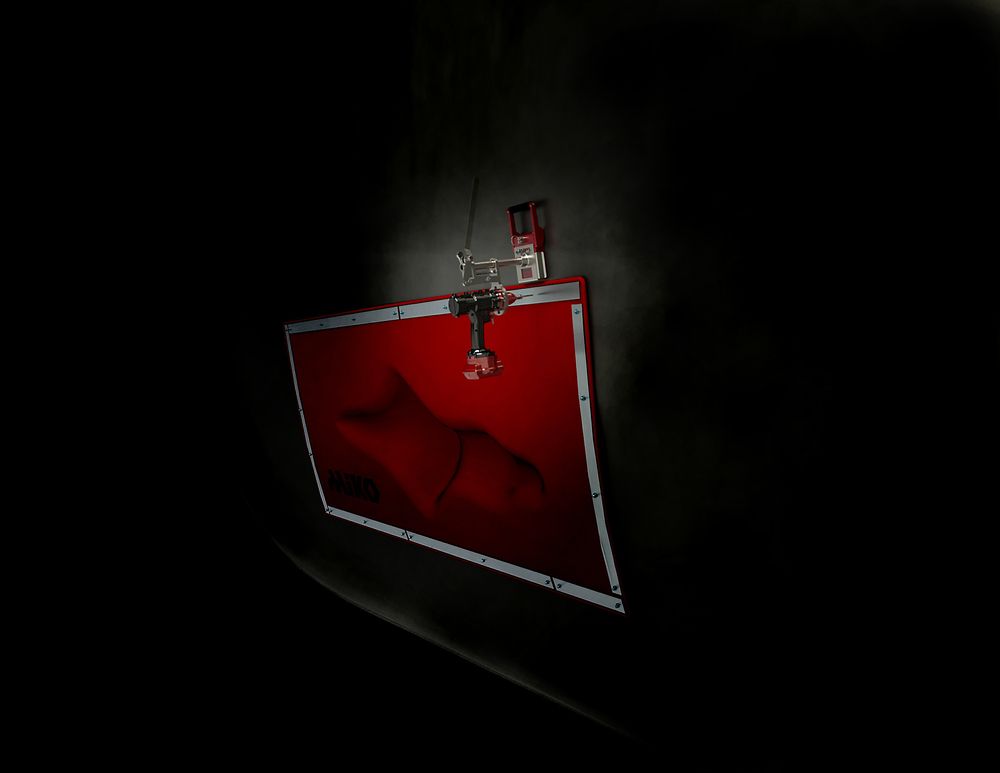 På grunn av den vektløse tilstanden, vil ikke en dykker klare å presse boret mot skipssiden. Med verktøyet og magnet er det et godt alternativ til boltepistol med ammunisjon.