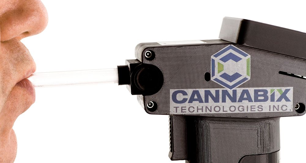 Det kanadiske selskapet Cannabix Technologies er i ferd med å utvikle et håndholdt blåseapparat for å påvise bruk og påvirkning av THC. Her er bildet av prototypen. 