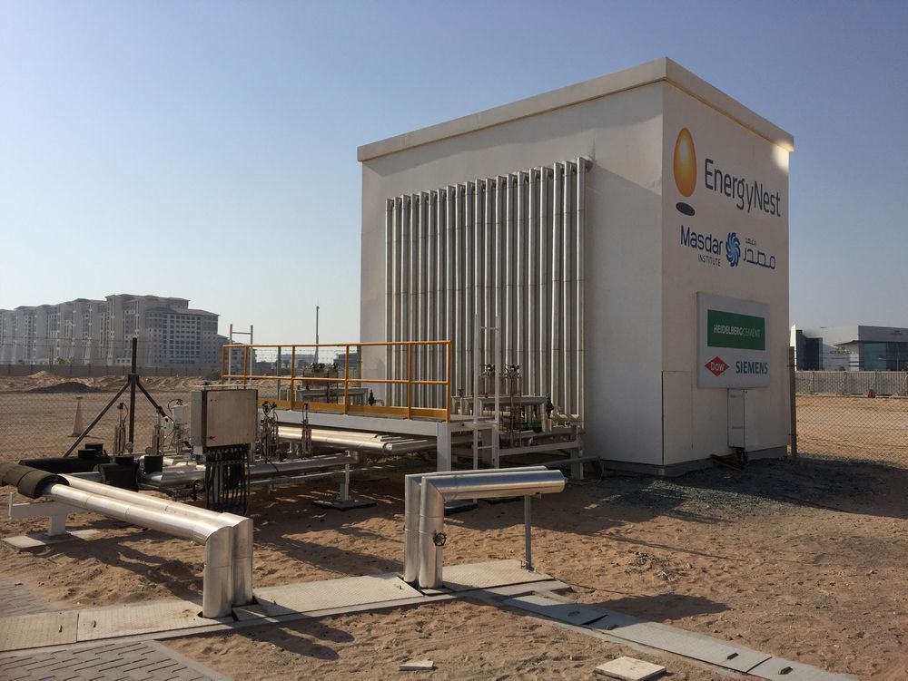 ENERGILAGER: Norske EnergyNest har utviklet teknologi for å lagre varme i betong. Over jul kobles betonglageret til denne enheten for konsentrert solkraft i Masdar City i Abu Dhabi.