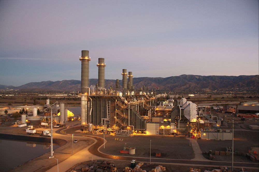 GE har levert mye utstyr, deriblant renseteknologi, til kombikraftverket Mountainview, tilhørende Southern California Edison (SCE). Kraftverket er på 1.054 MW. 