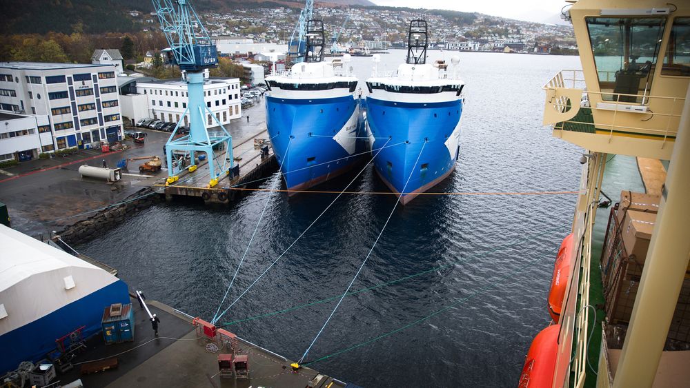Blåmandag. Ulsteins egne blå forsyningsskip er lagt i opplag i påvente av bedre tider. I forhold til Island Venture blir de som små.