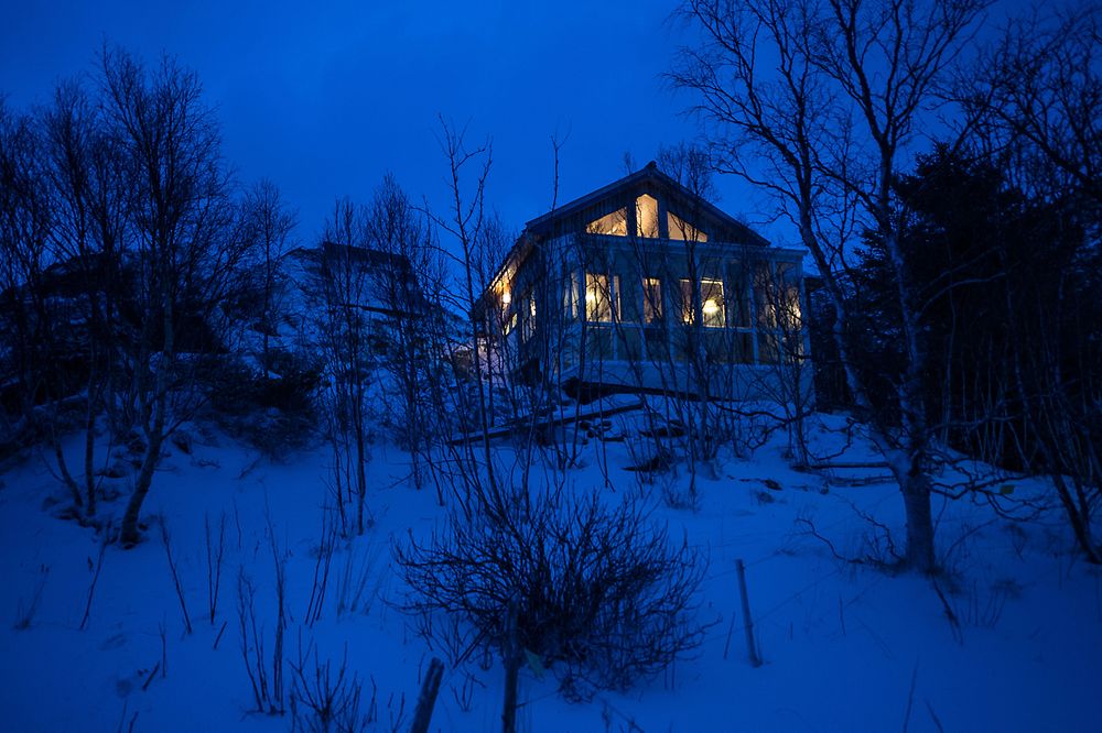 Huset har samme nivå av komfort som en vanlig norsk bolig, samtidig som det verken er koblet på strømnett eller kommunalt vann- og avløpsnett.