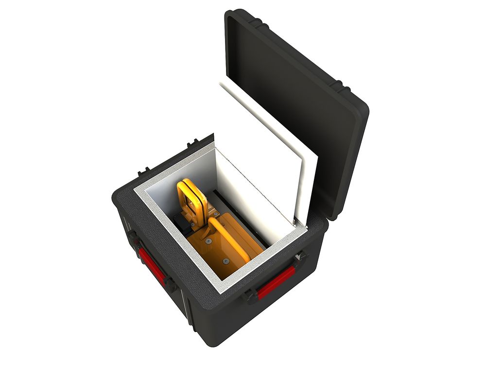 Magneten pakket ned i transportkoffert.