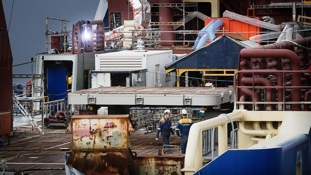 Et offshore flerbruksfartøy gjøres klar til levering. 