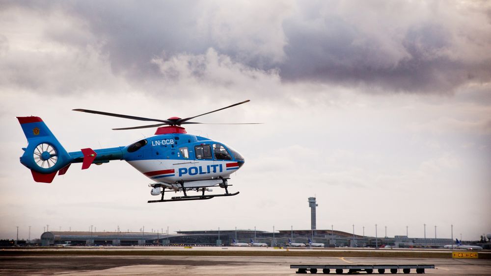 Dette er helikopteret som leies av det britiske politiet og som nå har passert hele 13 000 flytimer.