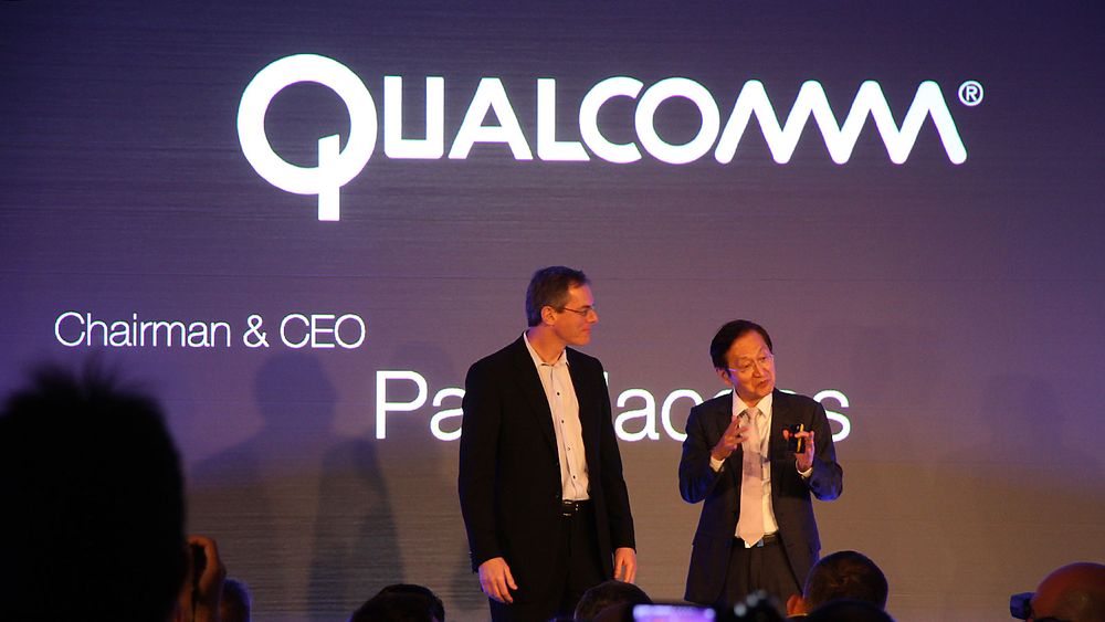 Qualcomms styreformann Paul Jacobs, her i forbindelse med lansering av Asus-produkter i 2013, sammen med Asus' styreformann Jonney Shih. 