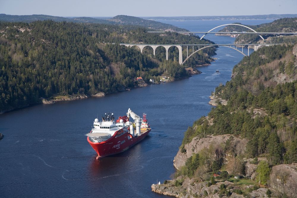 Kabelprodusenten Nexans ønsker å gjøre de grunneste områdene i Ringdalsfjorden ved Svinesund ca. fire meter dypere for at de største kabelskipene skal kunne passere uten problemer.