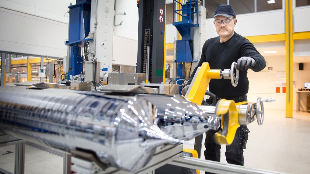 Nytt håp: For tre år siden mistet 600 personer jobben i Glomfjord Industripark, da solgiganten REC la ned i Norge. Av de 400 som var direkte ansatt i Glomfjord Industripark, har rundt 70 ansatte fått jobben tilbake hos ny arbeidsgiveren. – Jeg ser veldig lyst på det, slik det ser ut nå, sier prosessingeniør og tillitsvalg Roger Hedstrøm, med 11 års fartstid fra REC.