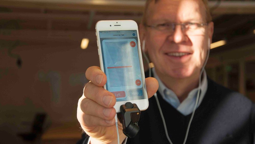 Tre erfarne teknologiledere, Snorre Vevstad, Ralph W. Bernstein, Jørgen Myrland (i bildet), lager sammen med Sintef en applikasjon for hørselshemmede.