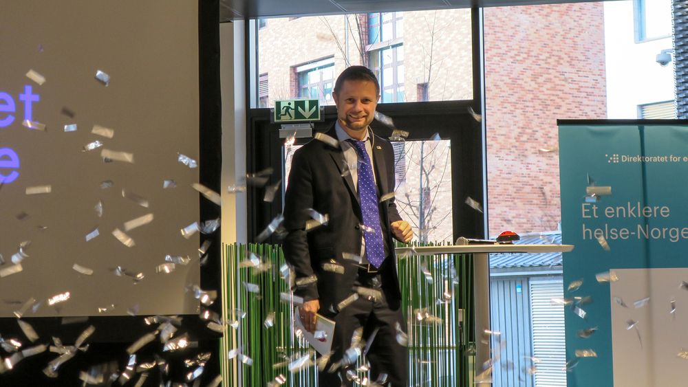 Pang: Helse- og omsorgsminister Bent Høie åpnet det nye Direktoratet for e-helse og så smalt det i konfettikanonene.  