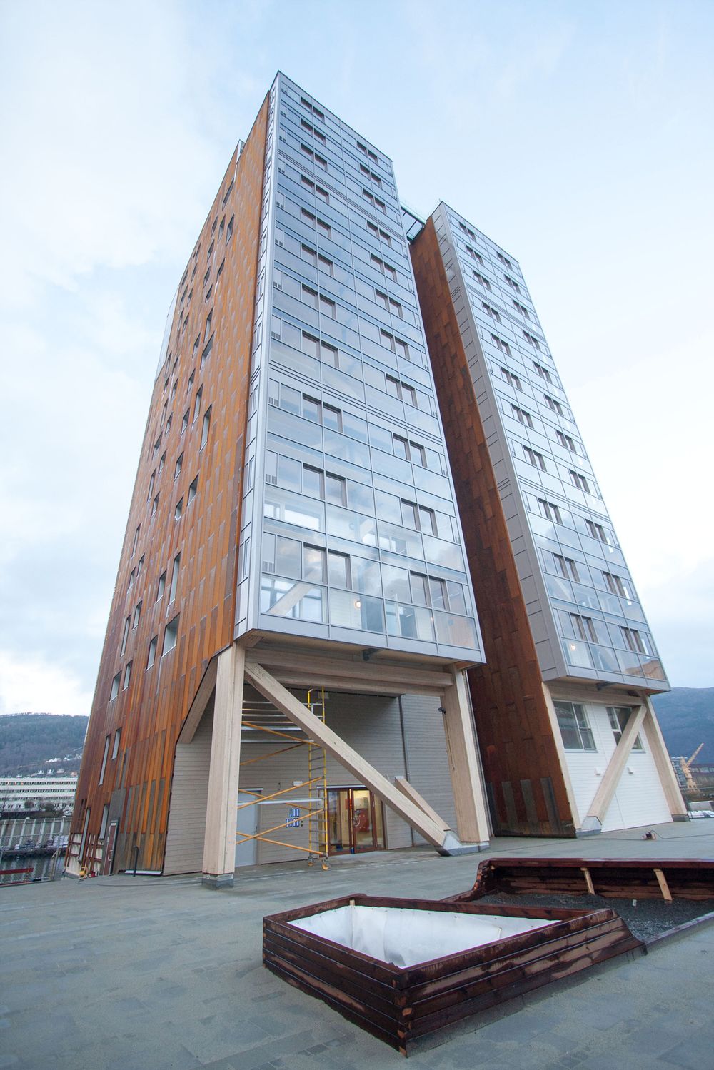 Onsdag klokken 14 åpner verdens høyeste trehus i Bergen. 