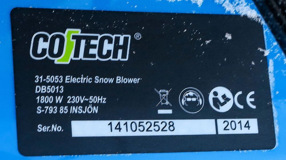 Ikke i Sverige: Det kan se ut som Cotech-maskinen er laget i Sverige. Det er den definitivt ikke. Vi tipper på Kina her også. Ellers er merkelappen ikke veldig informativ.         