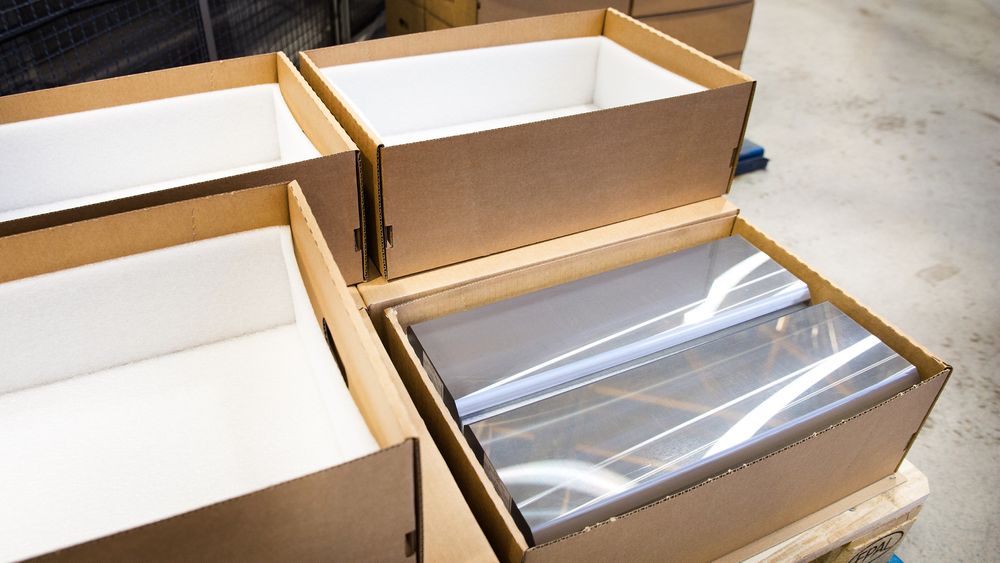 4. Her er ingot-blokker pakket og klare til å sendes til Norwegian Crystals samarbeidspartnere i Asia for kutting med wafersag. Dette er en arbeidskrevende prosess som bedriften har outsourset.