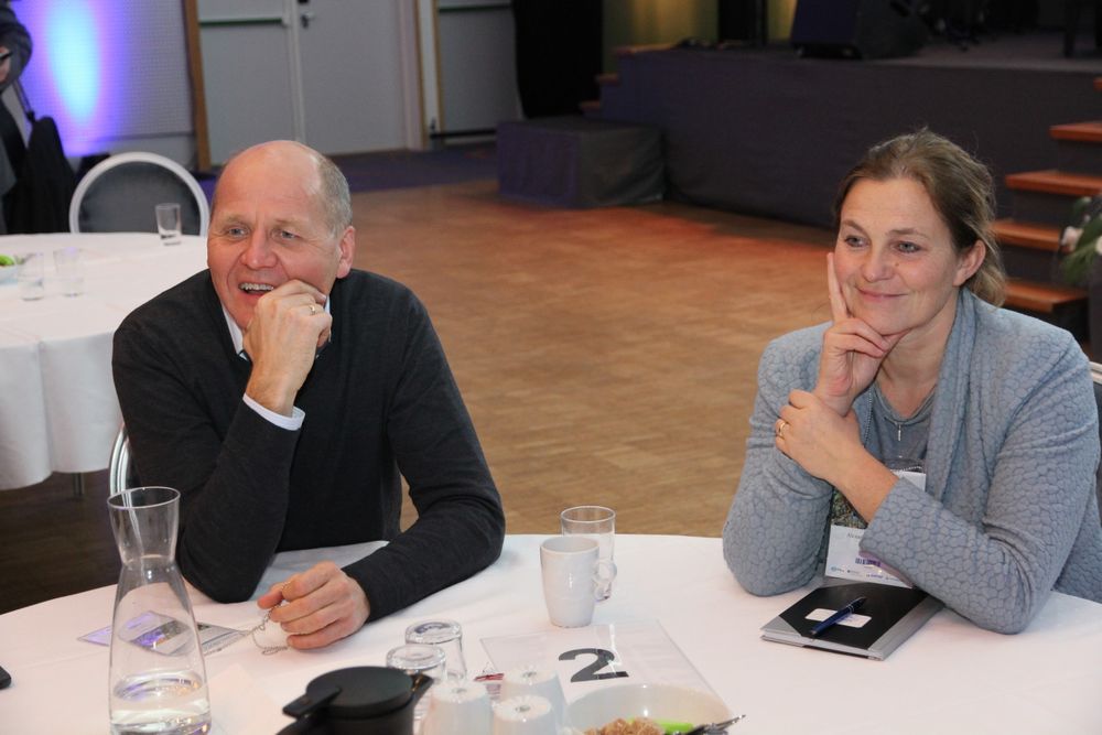 TO INNLEDERE: Sigve Brekke og Sintefs nye konsernsjef, Alexandra Bech Gjørv, fant tonen på samme konferansebord under Lerchendalkonferansen.