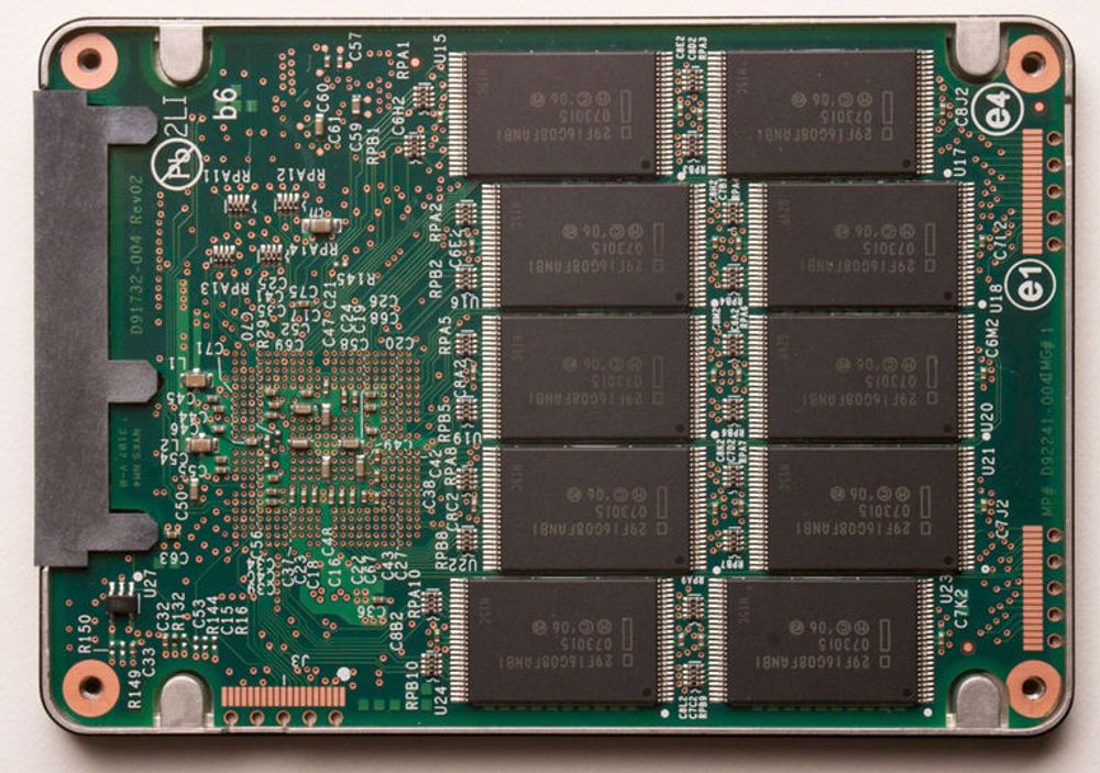 Intel X25-M er en 2,5 tommers flashdisk som tilbys med 80 eller 160 gigabytes.
