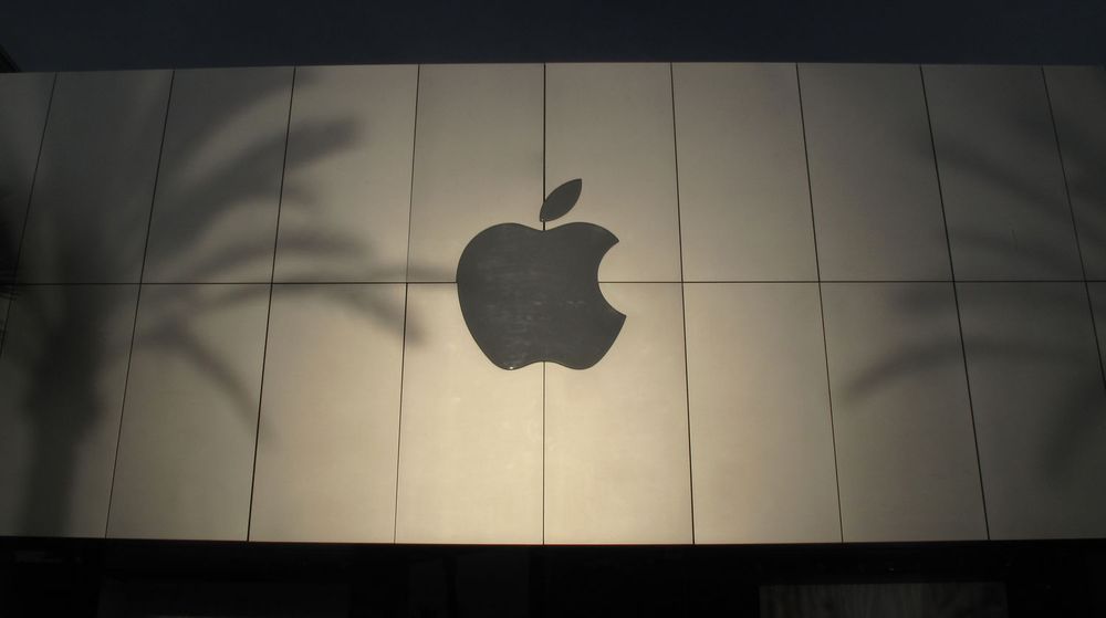 Fra en Apple-butikk i Carlsbad i delstaten California. Dersom Apple hadde betalt normal skatt på sitt overskudd i USA, ville myndighetene fått 2,4 milliarder dollar mer hvert år. I stedet tyr Apple til en rekke lovlige smutthul for å redusere innbetalingene til fellesskapet.