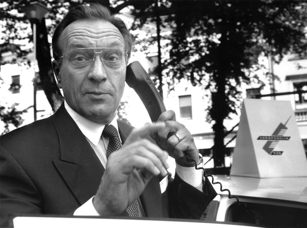 Daværende statsminister i Finland, Harri Holkeri, gjennomførte verdens første mobilsamtale over en kommersielt GSM-nett i Finland den 1. juli 1991.