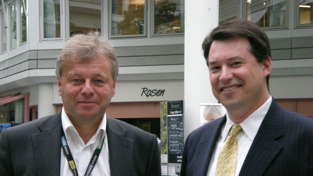 Strategidirektør for informasjonsforvaltning i IBM, Andrew Warzecha (til høyre), og programvaresjef i IBM Nordic, Bjørn Nordby, mener bedrifter må bruke nye verktøy og avsette egne eksperter i kampen for datakvalitet.                            