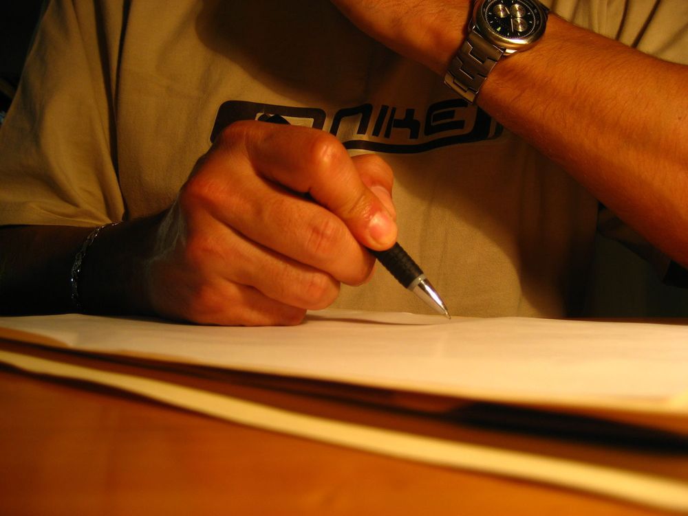 Institutt for informatikk Morten Dæhlen mener at penn og papir er et godt alternativ for informatikkstudentene, for eksempel i tilfeller der studentene skal lage ulike former for figurative skisser på eksamen, skriver Universitas.