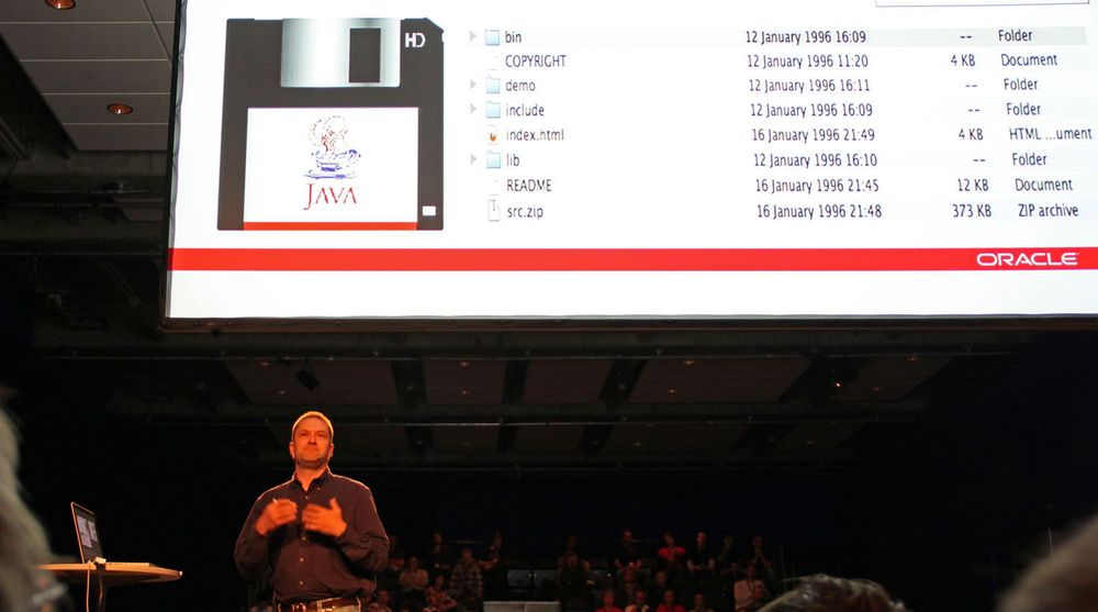 Oracles Simon Ritter presenterte nyheter som kommer i Java SE 8, men innledet med et historisk tilbakeblikk.
