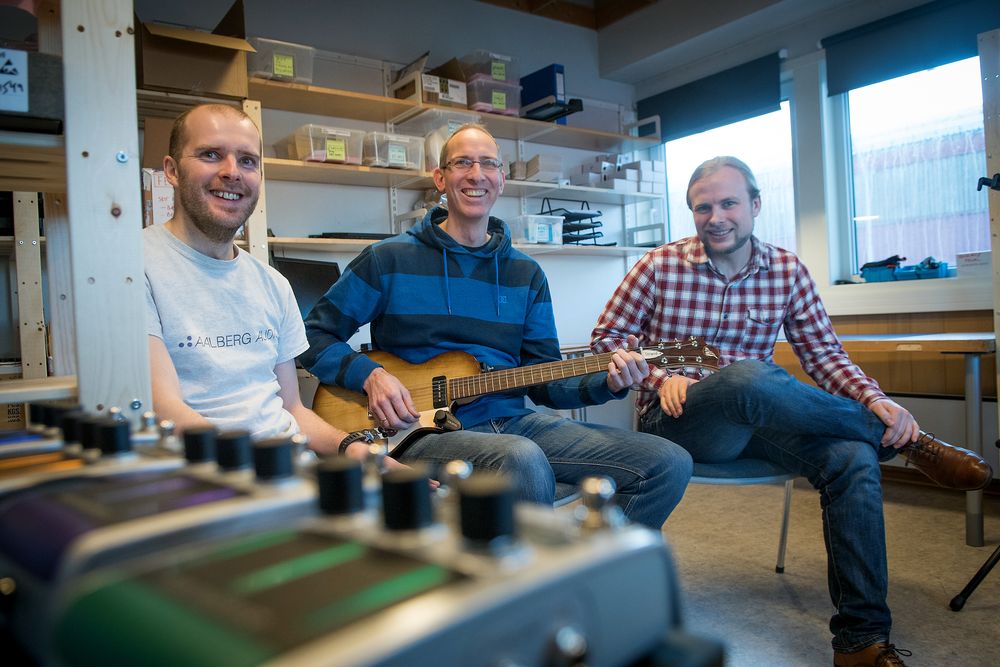 Made in Trondheim:  Aalberg Audio bygger produktene sine helt selv fra dette rommet på Dora i Trondheim. Fra venstre mot høyre: Rune Aalberg Alstad , Torkild Indstøy og Aleksander Torstensen.