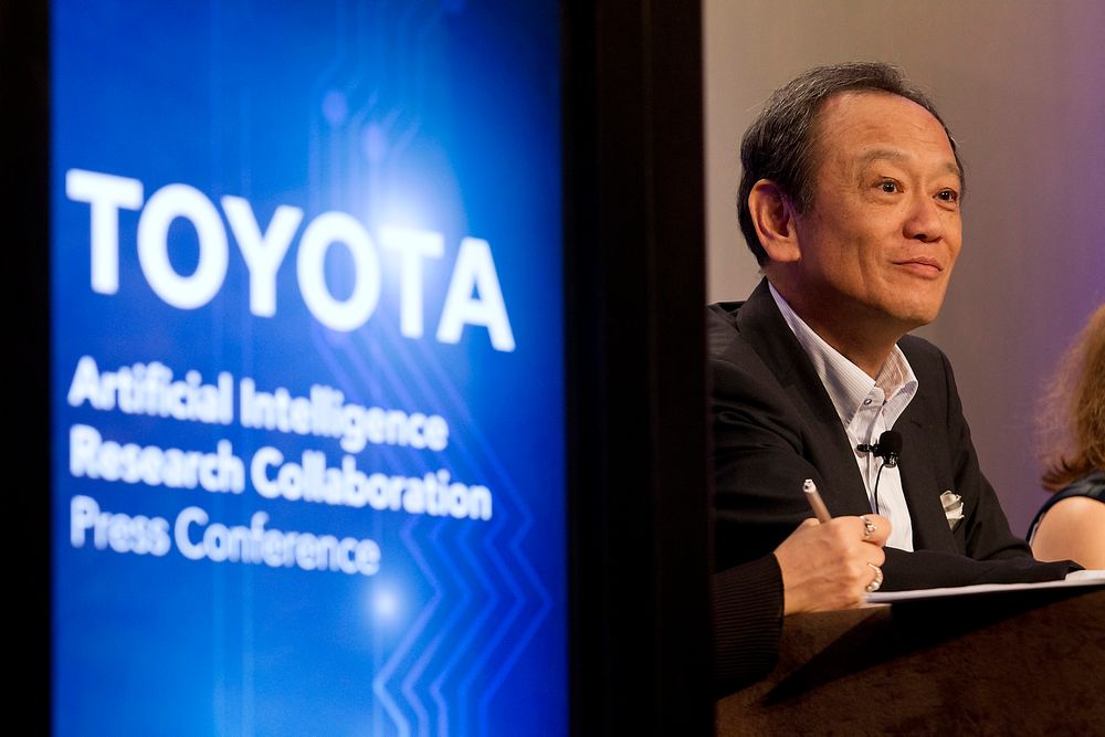 Fra pressekonferansen om samarbeidet om kunstig intelligens mellom Toyota, MIT og Stanford University. På bildet vises Kiyotaka Ise, sjef for forsknings- og utviklingsgruppen til Toyota Motor Corporation.