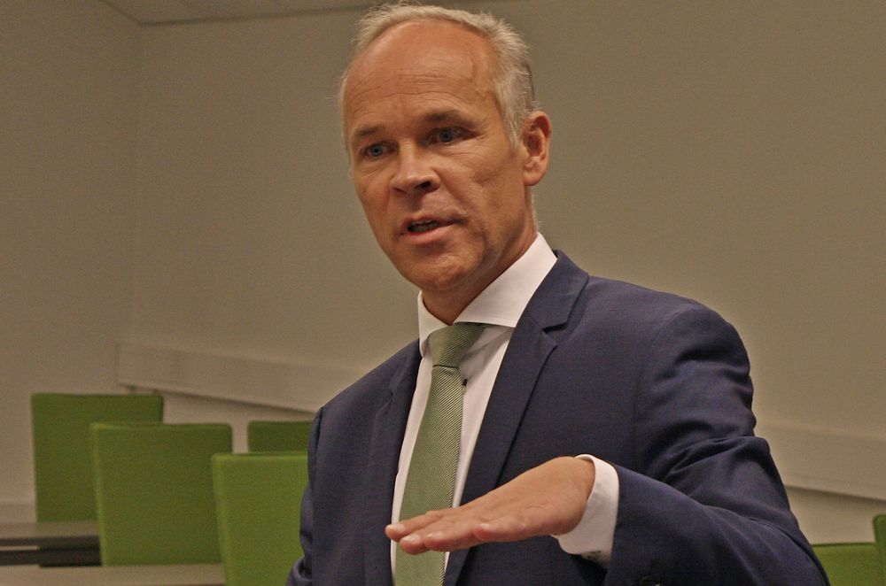 IKKE HAM: IKT-Norge mener at ansvaret for digitalisering ikke bør ligge hos kommunal- og moderniseringsminister Jan Tore Sanner (bildet), men i stedet flyttes til Finansdepartementet, som har mer pondus, penger og makt.