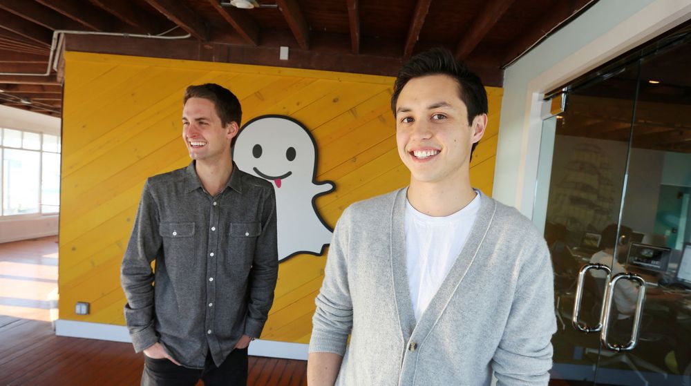 UNGE GRÜNDERE: Evan Spiegel og Bobby Murphy startet Snapchat så sent som i 2011. Nå skal lynmeldingsappen være verdt svimlende 62 milliarder kroner.