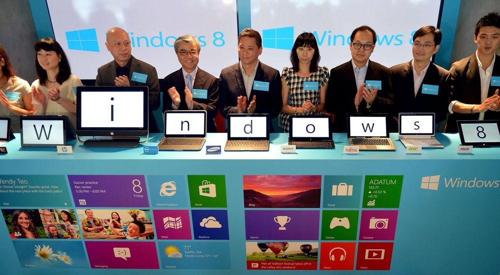 Microsoft-ansatte under lanseringen av Windows 8 i Hongkong høsten 2012. Programvaregiganten åpnet sin første butikk i Kina i Beijing allerede i 1992. Mandag ble de raidet av kinesiske myndigheter i det som kan være begynnelsen på en antitrust-etterforskning.