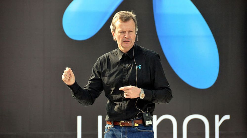 Telenor og konsernsjef Jon Fredrik Baksaas får trekke av 1,7 milliarder kroner på regningen for mobillisenser i India.