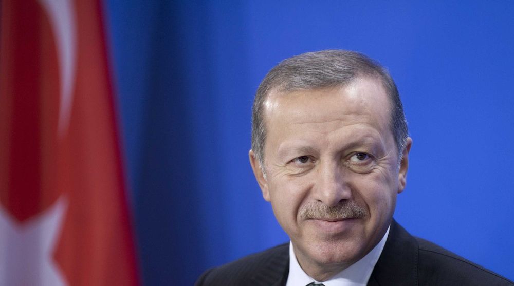 Tyrkias statsminister Recep Tayyip Erdogan kritiserer landets grunnlovdomstol for å ha opphevet regjeringens forbud mot YouTube.