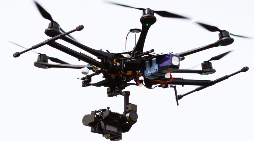 Det er kameradroner som dette som nå kan brukes til å gjøre foto- og filmopptak fra luften, uten tillatelse fra NSM. Men det er kun tillatt så lenge dronen er innen synsrekkevidde og man flyr utenfor restriksjonsområder. 