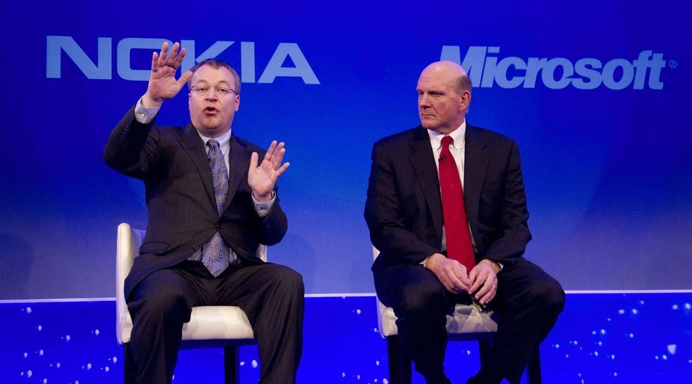 Stephen Elop og Steve Bellmar på felles analytikerorientering 2. februar 2011, da det ble klart at Elop ville tvinge Nokia til å satse alle kort på Windows.