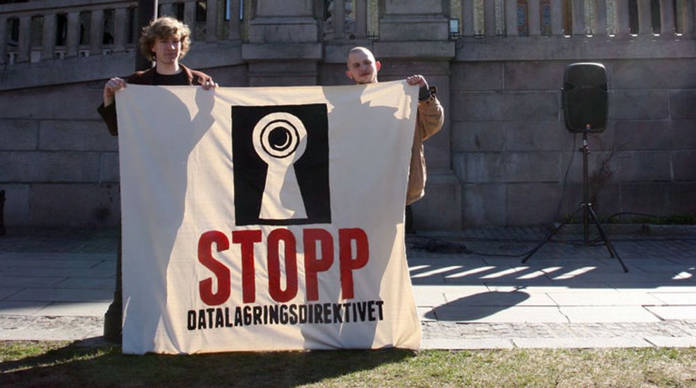 I april 2011 ble det demonstrert mot Datalagringsdirekttivet foran Stortinget. Hvorfor nevnte ikke Torbjørn Jagland EUs datalagringsdirektiv i sin kronikk om det åpne Internett?