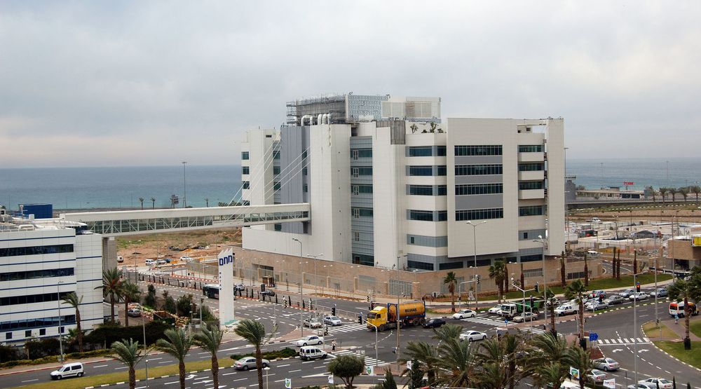 Intel Design Center nummer 9 i den israelske havnebyen Haifa huser blant annet en datasentral bygget etter miljøvennlige prinsipper. Bygget er det første i Israel som ble sertifisert etter LEED-normen (Leadership in Energy and Environmental Design).