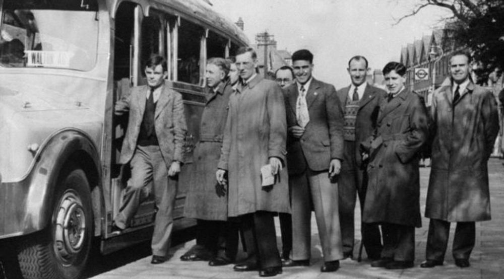 Alan Turing (lengst til venstre) var aktiv løper og medlem av idrettslaget Walton Athletic Club. Bildet er tatt under en utflukt i 1946.