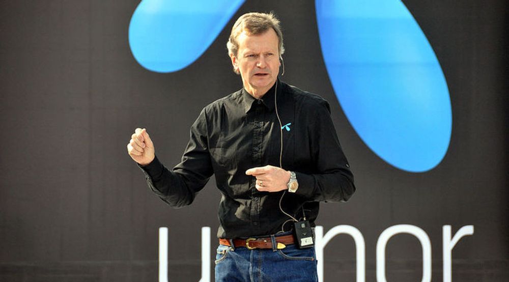 Telenor har fått lov til å kjøpe de resterende aksjene i den indiske mobiloperatøren Uninor. Bildet viser konsernsjef i Telenor, Jon Fredrik Baksaas, under en Uninor-lansering i 2009. 