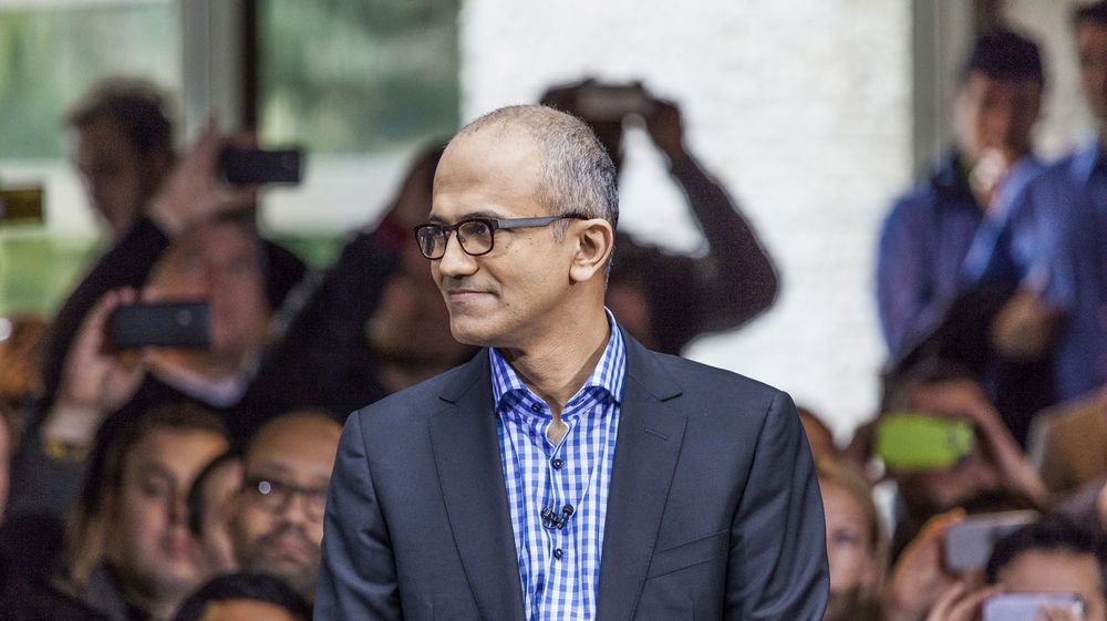 REISER TIL KINA; Microsofts nye toppsjef Satya Nadella under en prat med egne ansatte i Redmond tidligere i år. I Kina tårner problemene opp for selskapet.