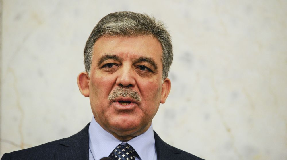 Tyrkias president Abdullah Gül har undertegnet loven som skjerper nettsensur og nettovervåkning.