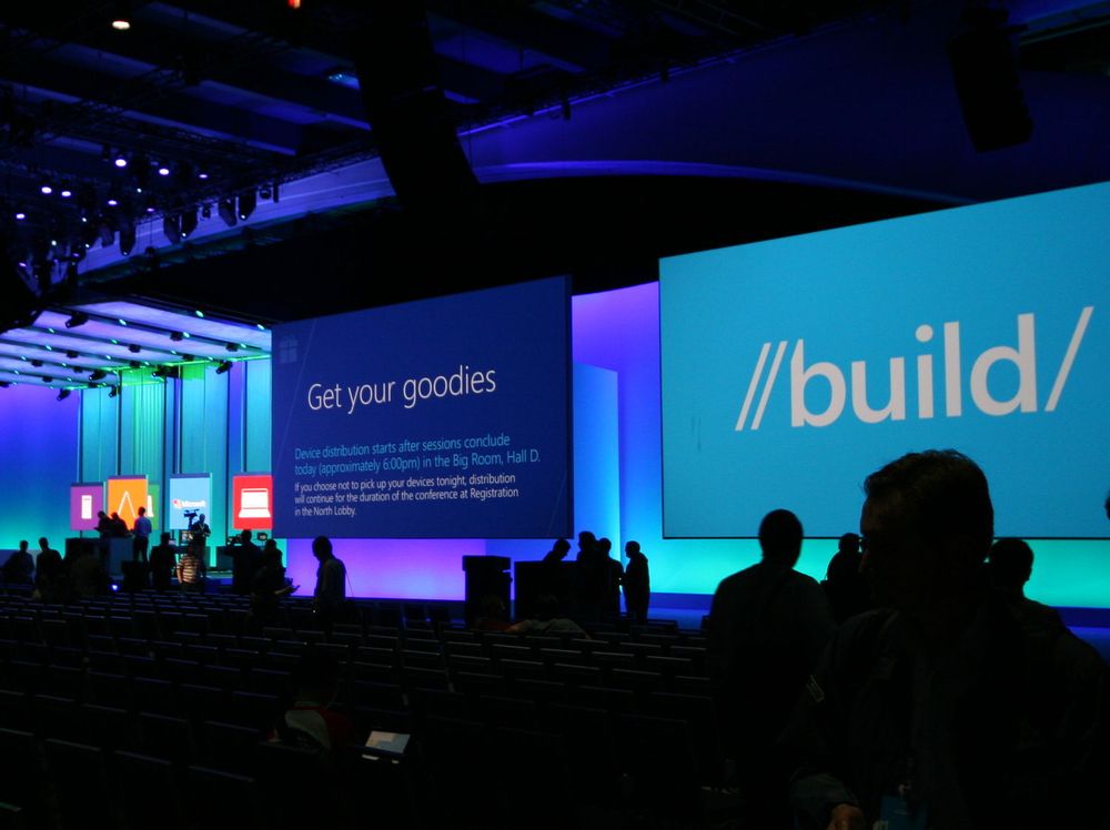 Gavedryss: Alle deltakerne på årets Build-konferanse fikk både Surface Pro og et nytt Acer Iconia W3-brett.