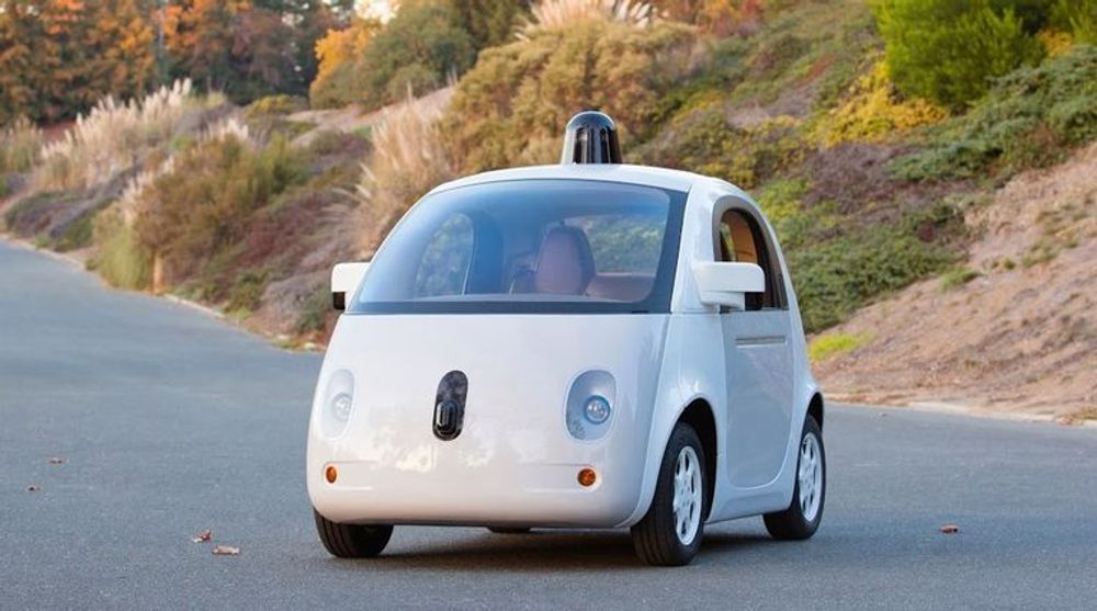 UTEN GASS OG BREMS: Googles prototyp på selvkjørende bil ruller nå ut på veiene.