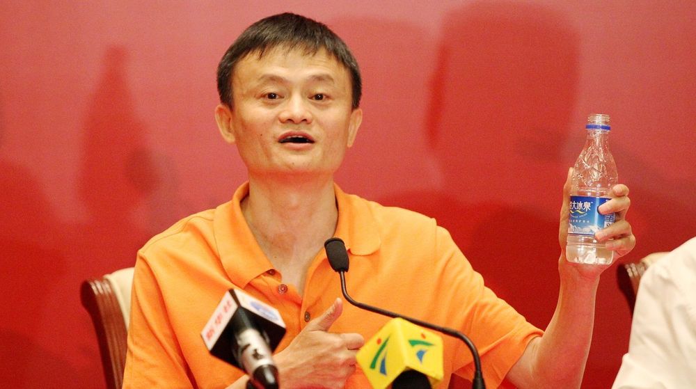 INNTAR NEW YORK: Gründer og styreleder Jack Ma Yun (49) i Alibaba Group er allerede før børsnoteringen Kinas rikeste mann, med en netto formue på 21,8 milliarder dollar eller 139 milliarder kroner. Jack Ma kontrollerer i dag 7,3 prosent av e-handelsgiganten.