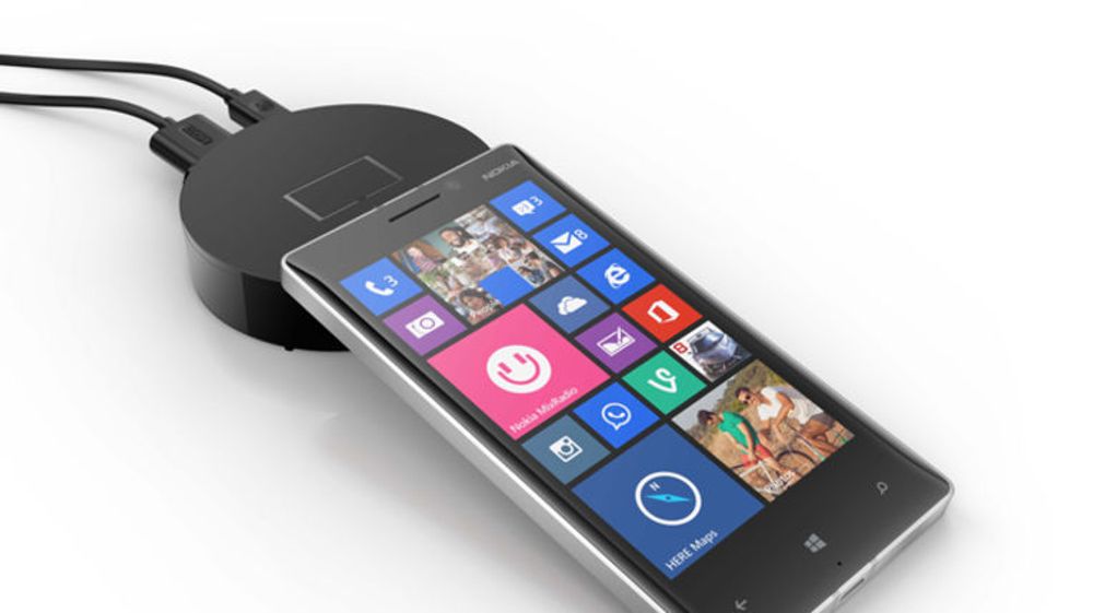 Microsoft nye, hockeypuck-lignende enhet skal gjøre det enkelt å koble Lumia-telefoner til for eksempel en tv. Enheten får strøm via en USB-kabel.
