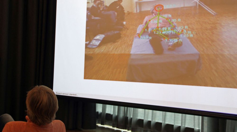 Terje Gårdsmoen ved Sykehuset Østfold demonstrerte at Kinect kan registrere pasientens bevegelser i sykesengen og varsle dersom pasienten faller ut.